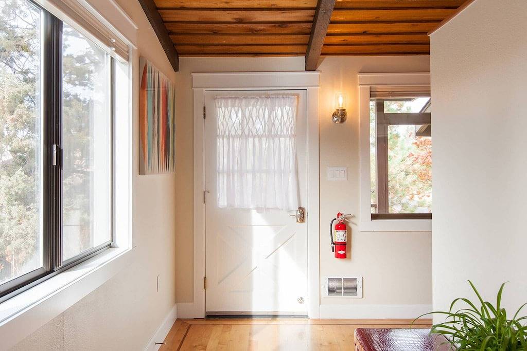 Cozy Up at a Nature Inspired Boutique Studio in the Trees - River Nearby in Bend, Mt. Bachelor