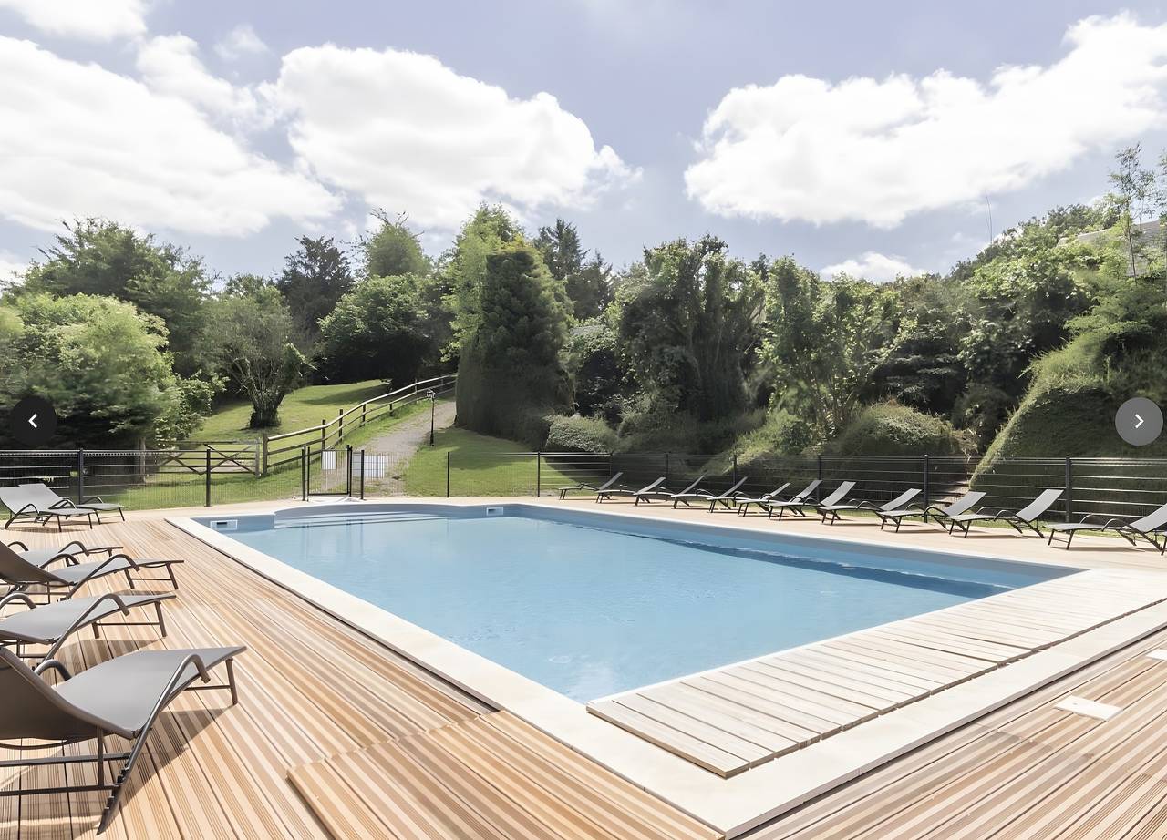 Chalet „Domaine de Guillaume“ für 5 Personen mit Pool, Terrasse und Wlan in Livarot-Pays-d'Auge, Lisieux und Umgebung
