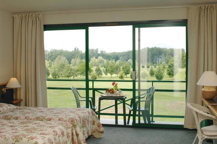 Hôtel pour 2 personnes, avec jardin ainsi que piscine et vue, animaux acceptés à Levernois - 4