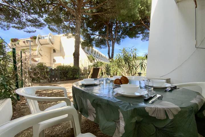Gîte pour 4 personnes, avec terrasse et jardin, adapté aux familles dans Port Camargue - 4