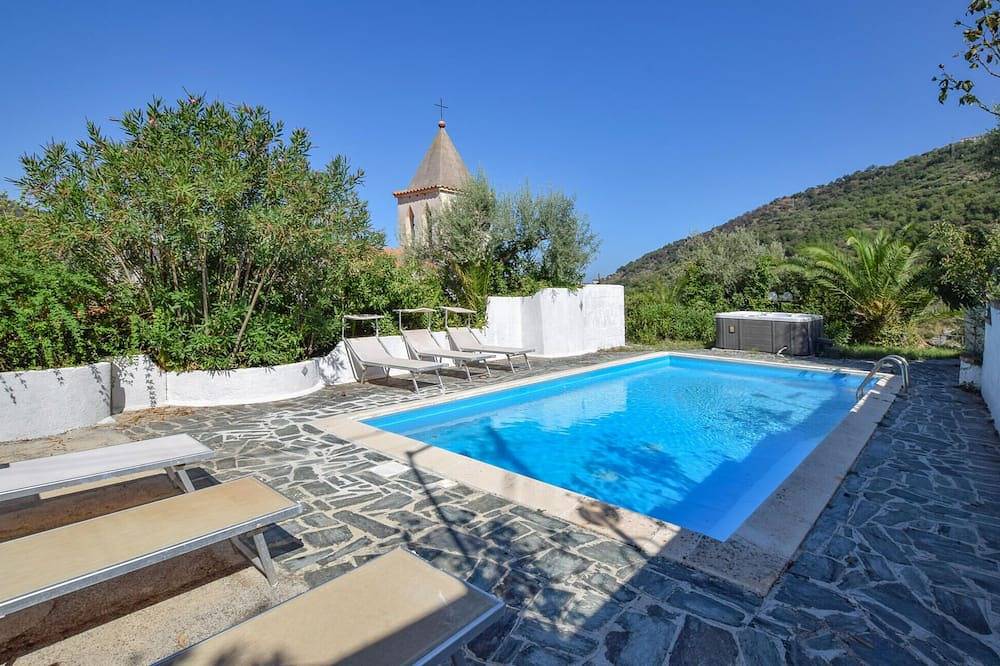 Stunning home in Gioiosa Marea in Gioiosa Marea, Messina Province