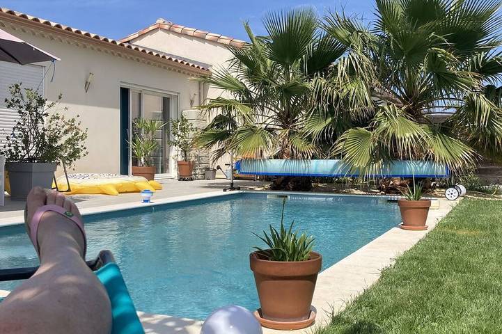 Location de vacances pour 6 personnes, avec terrasse et jardin à Arpaillargues-et-Aureillac