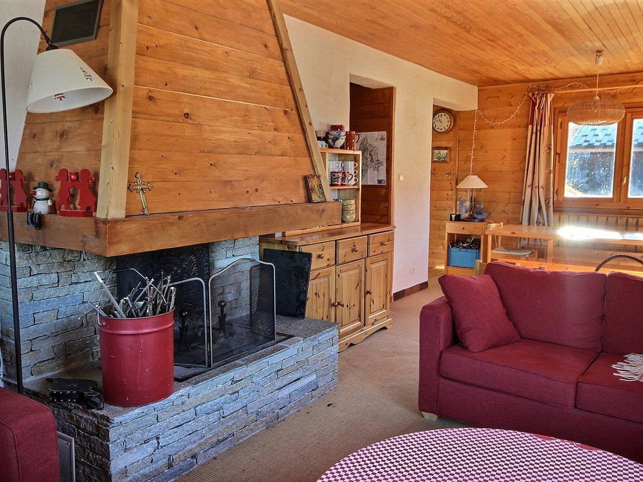 Chalet für 10 Personen in ruhiger Lage, 1 km von der Station, 5 Zimmer mit Wlan und Parkplatz in Nationalpark Vanoise