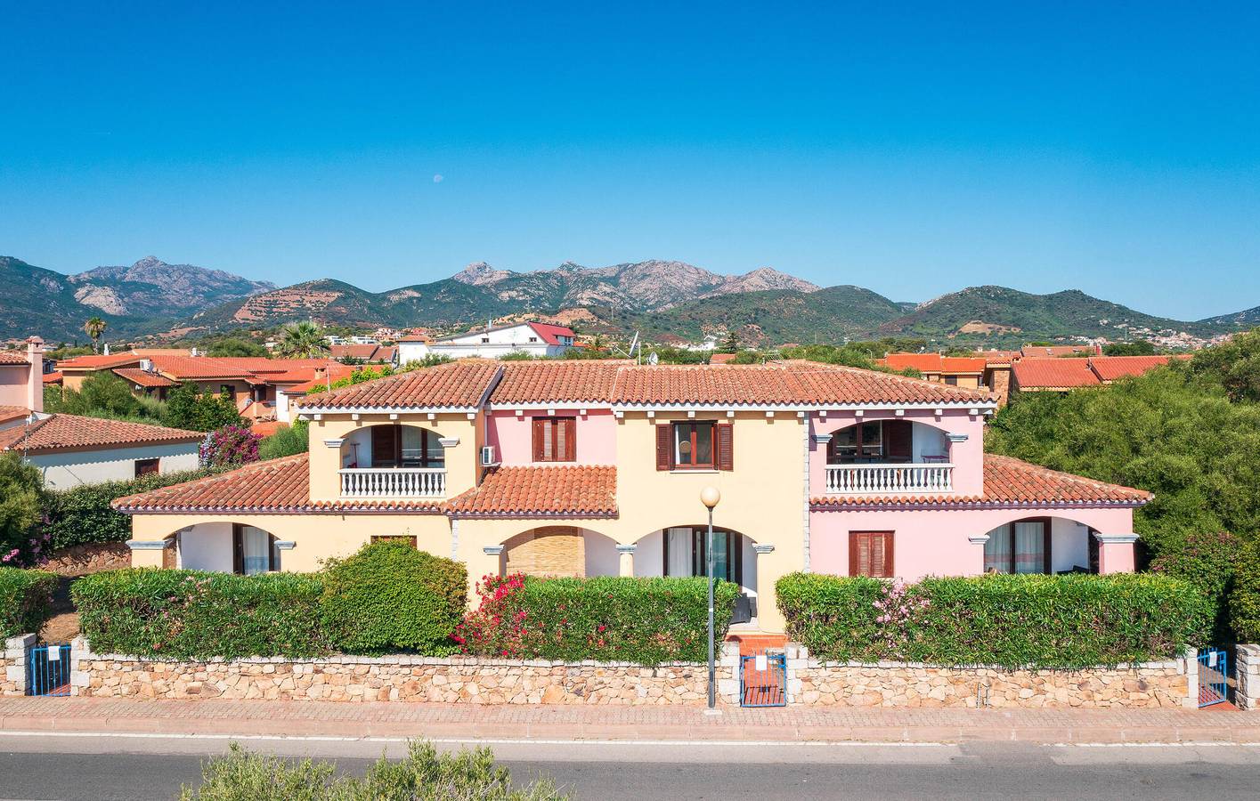Apartamento vacacional entero, Acogedor apartamento junto a la playa con nevera e Internet in San Teodoro, Olbia-Tempio