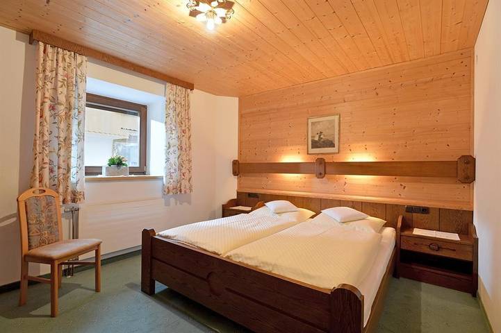 Ganze Ferienwohnung, App."4" -1 Schlafraum/Bad, Wc,Terrasse in Kössen, Kaisergebirge