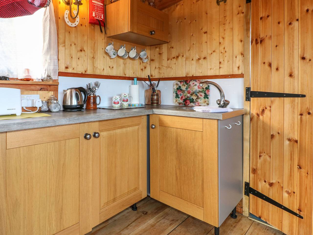 Packhorse Shepherd’s Hut in Alderwasley, Derbyshire