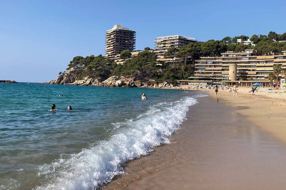 Apartamento entero, Beach Loft with fantastic view over the Mediterranean and Palamos. in Torre Valentina, Calonge