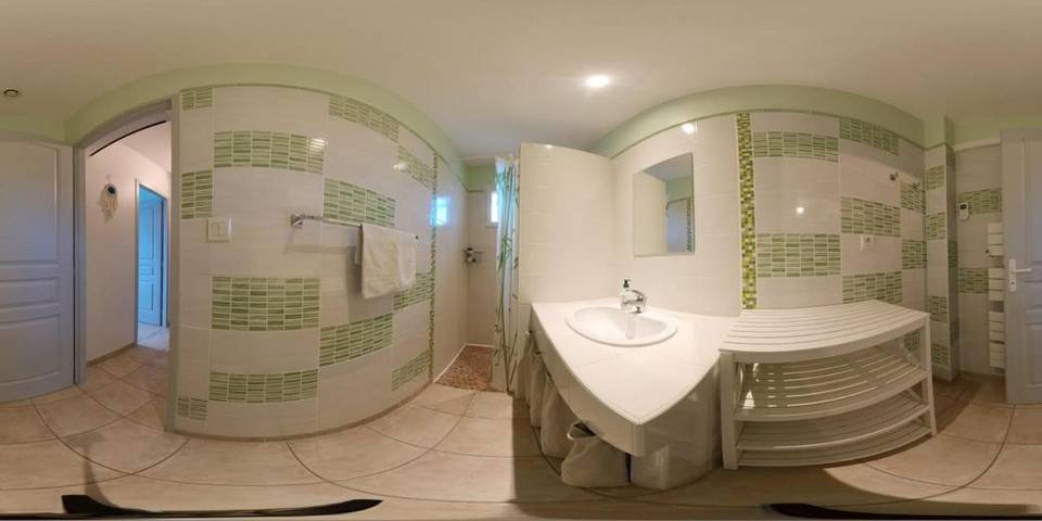 Location de vacances pour 8 personnes, avec piscine ainsi que jardin et terrasse à Poulx - 3