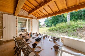 Gîte pour 10 personnes, avec jardin et terrasse à Sainte-Livrade-sur-Lot