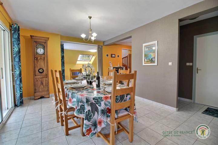 Gîte pour 6 personnes, avec terrasse et jardin à Trélévern - 4