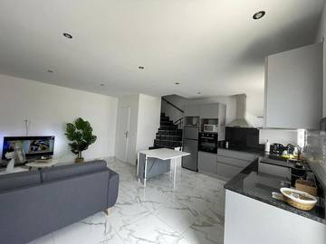 Gîte pour 6 personnes, avec terrasse dans Baulne