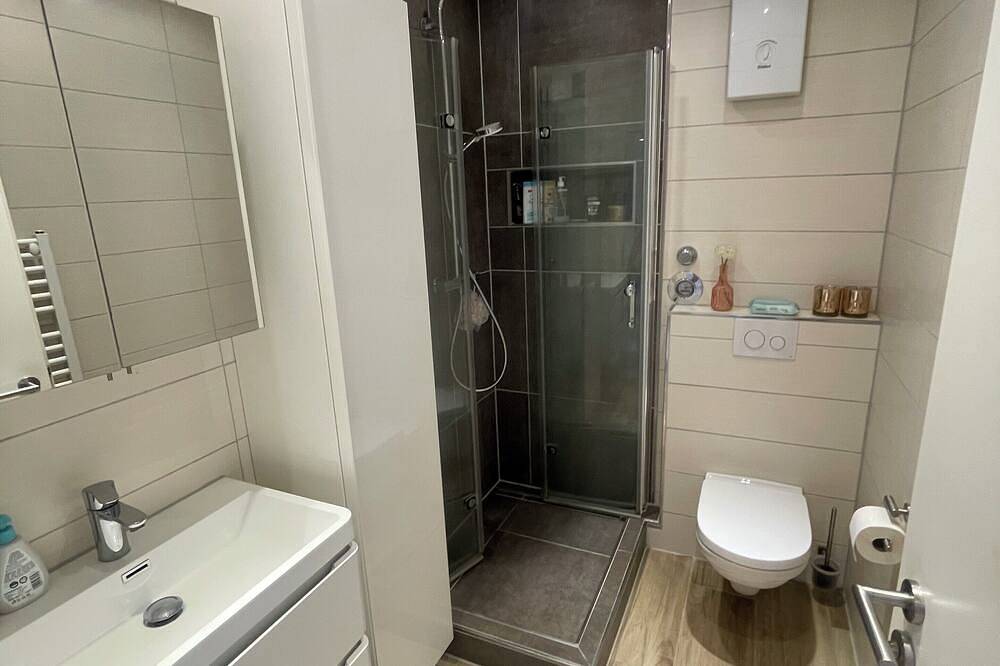 Ganze Wohnung, Zentrale Wohnung im 1. Og, Autobahn nah in Paderborn, Nordrhein-Westfalen