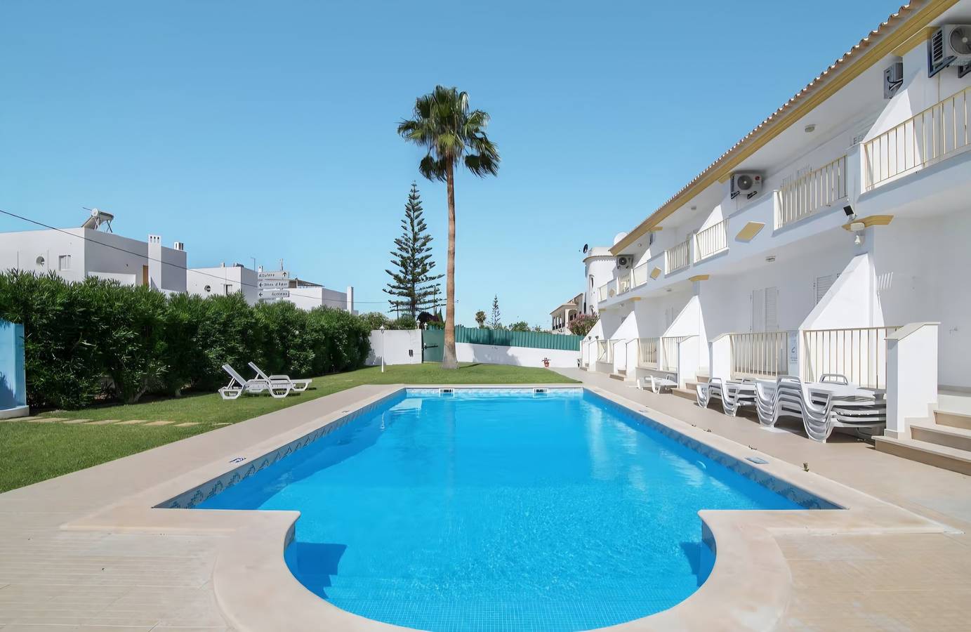 Villa 'Martina' with Shared Pool, Wi-Fi and Air Conditioning in Albufeira, Faro District