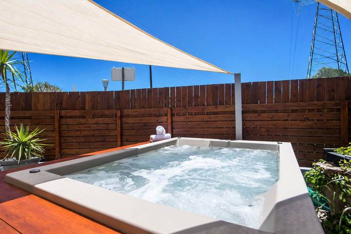 Ferienhaus für 7 Personen, mit Whirlpool und Garten in Rhodos Stadt