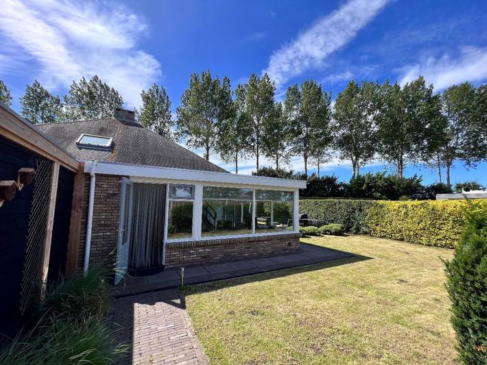 Ferienhaus für 4 Personen, mit Terrasse und Pool in Zeeland
