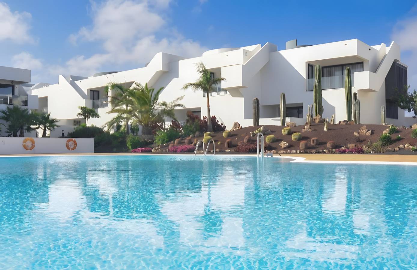 Apartamento entero, Apartamento 'Mila' con piscina compartida, terraza privada y wifi in La Oliva, Fuerteventura
