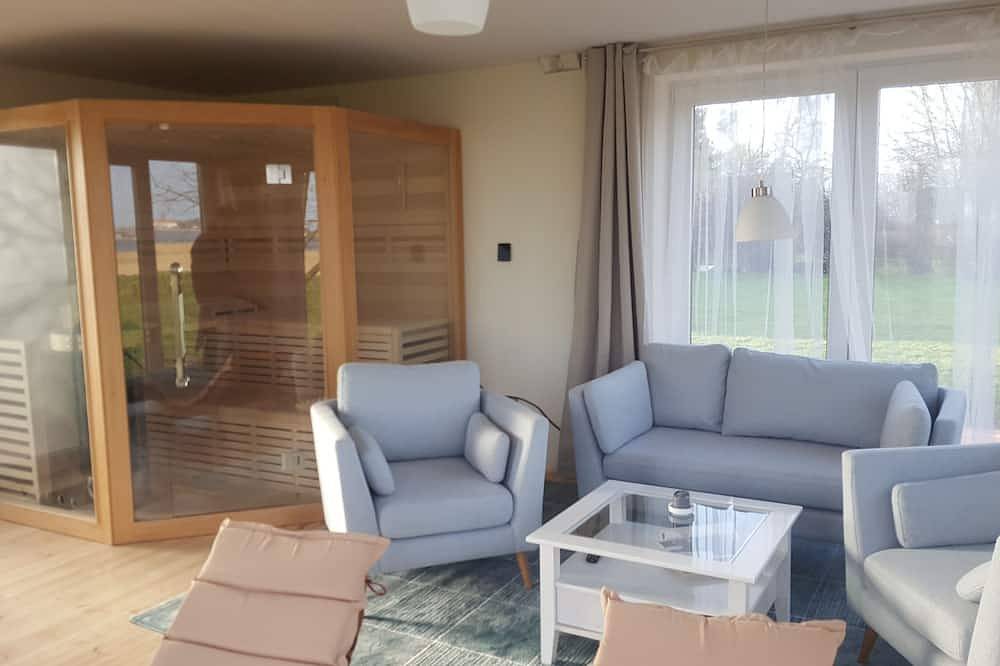 Vacation home for up to 12 people on the Baltic Sea / Bodden with rowing boat and sauna in Mesekenhagen, Western Pomerania