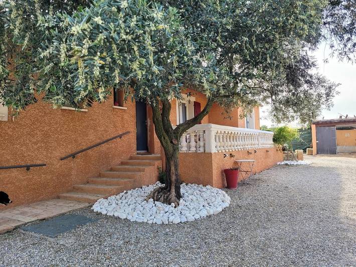 Gîte pour 8 personnes, avec piscine et jardin à Aspiran - 4