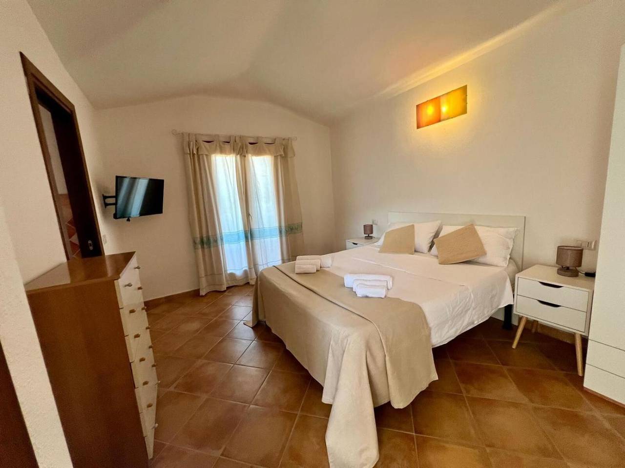 Ganze Wohnung, Ferienwohnung 'Villa Sunrise' mit Meerblick, privater Terrasse und Klimaanlage in Budoni, Olbia-Tempio