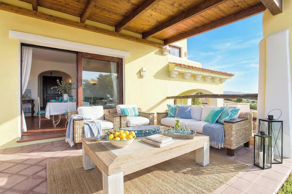 Villa Solara mit Schwimmbad für 8 Personen in Punta De Su Turrione, Nurra