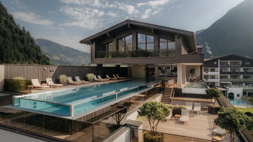 Hotel voor 6 personen, with zwembad and sauna as well as tuin and kinderzwembad in Mayrhofen