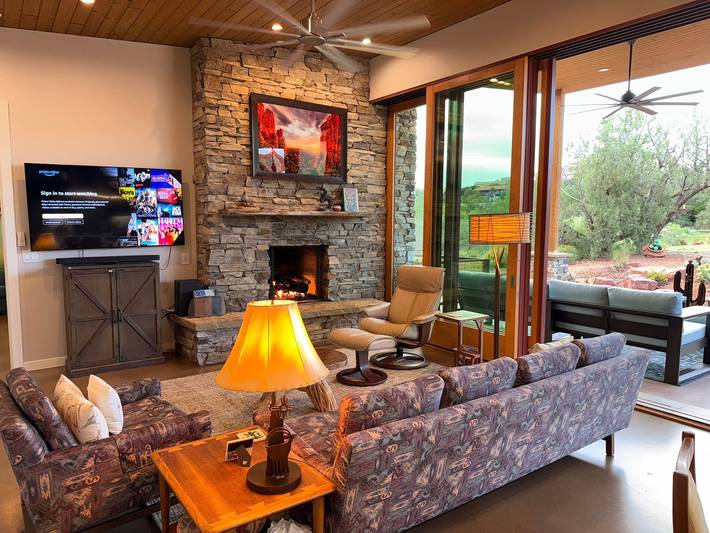 Vacation rental for 4 people, with yard in Oak Creek Canyon