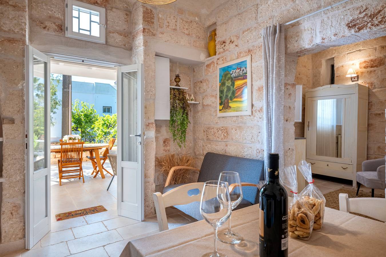 Casa vacanze 'Il Melograno' con terrazza privata, Wi-Fi e aria condizionata in Ostuni, Salento