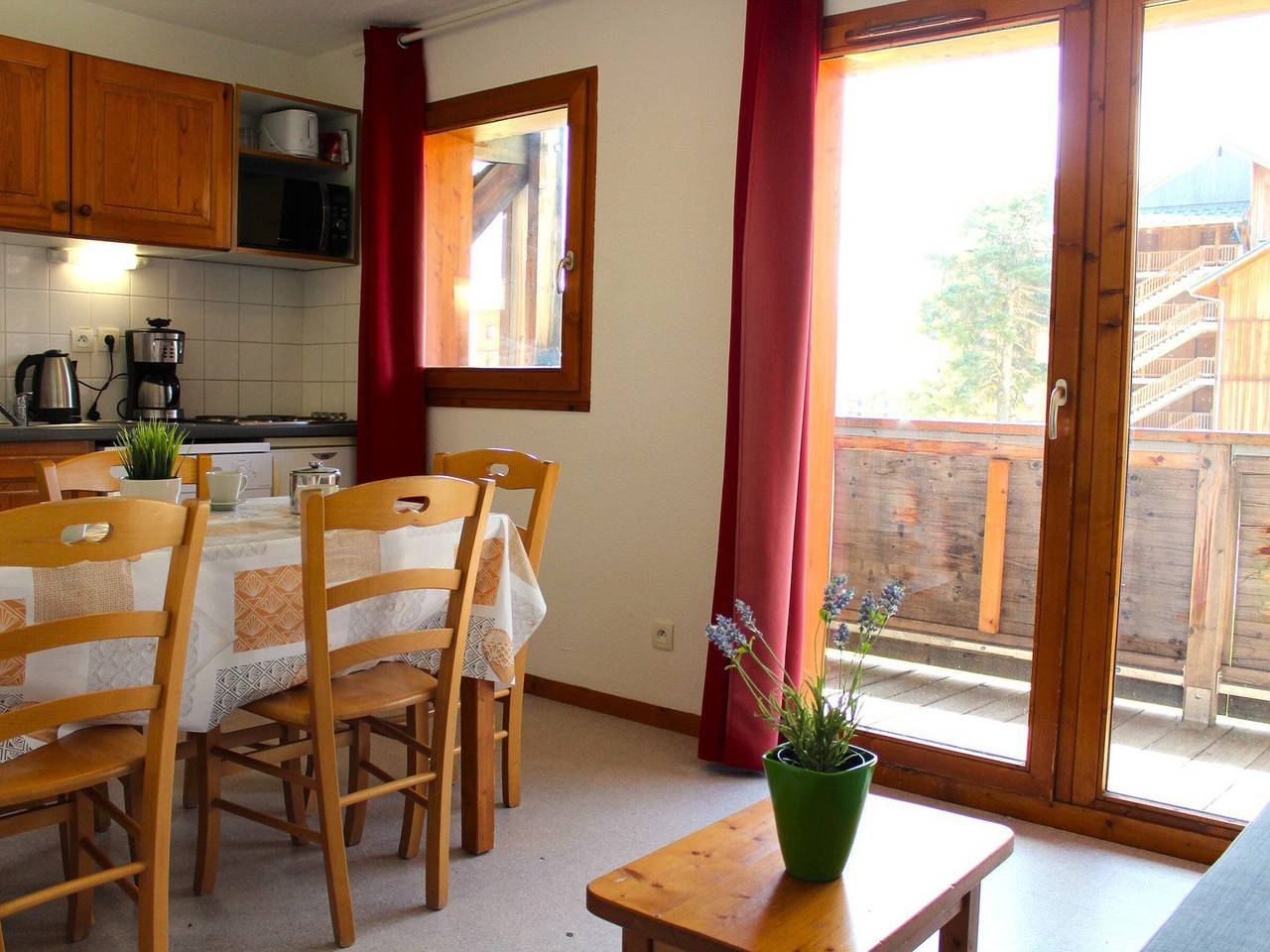 Entire apartment, Cozy apartment in Superdévoluy, 6 pers, south balcony, near slopes in Saint-Étienne-en-Dévoluy, Le Dévoluy