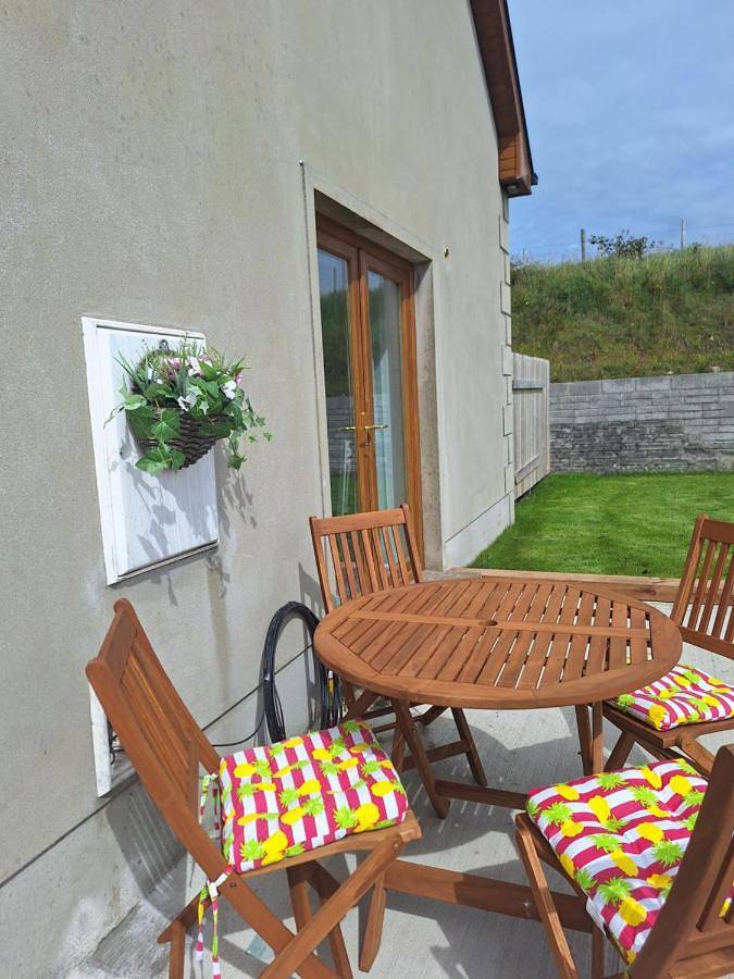 Appartement de vacances pour 4 personnes, avec vue ainsi que terrasse et jardin