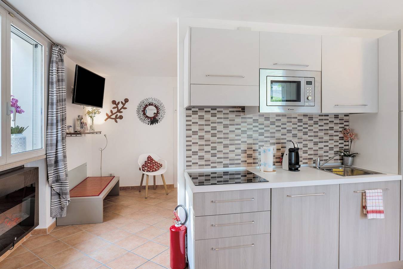 Appartement 'Villa Benaco' met gedeeld zwembad, terras en tuin, foto 11