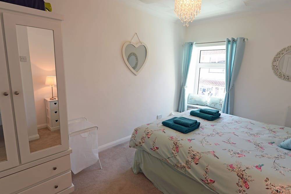 Entire apartment, Gone to the Beach - Sea Views, Direct Beach Access in Saundersfoot, Pembrokeshire