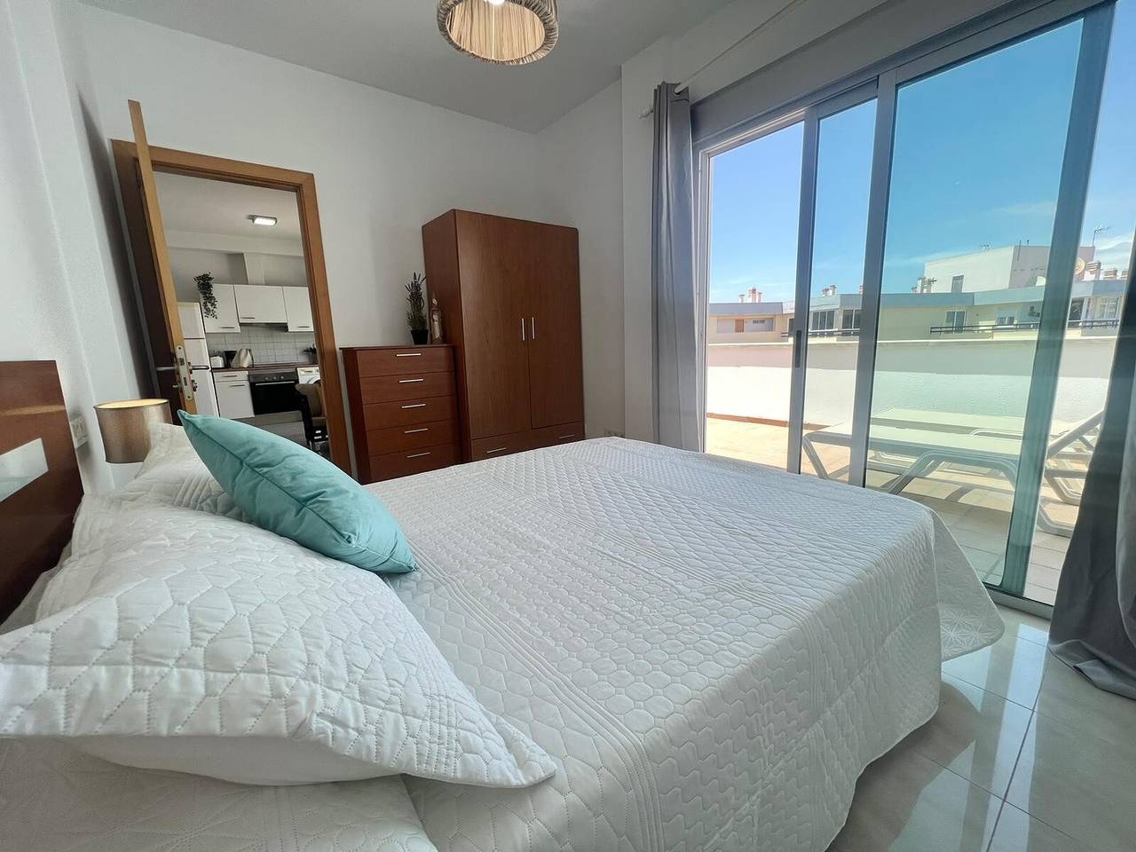 Appartement entier, Vacances 'Sol Y Mar' avec vue sur la mer, Wi-Fi et climatisation in Arguineguín, Grande Canarie du Sud