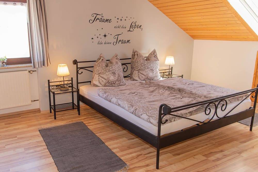 Ganze Wohnung, Helle, freundliche 90m² Fewo für 4 Pers. - idyllisch gelegen in den Hassbergen in Ebern, Landkreis Haßberge