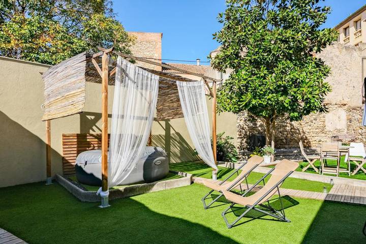 Gîte pour 4 personnes, avec Jacuzzi et Jardin à Besalú - 2