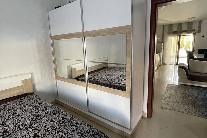Ferienwohnung für 6 Personen, mit Terrasse und Garten sowie Pool in Bar - 2