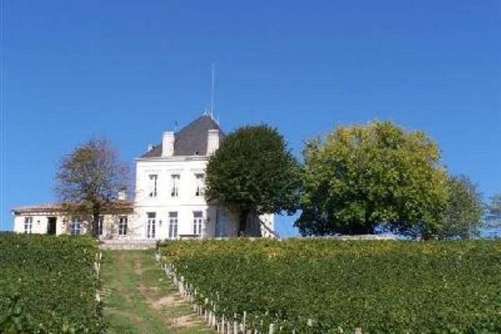 Location de vacances pour 4 personnes, avec jardin et piscine à Néac