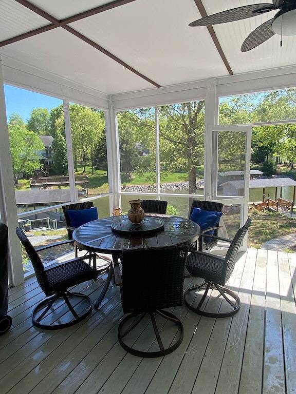 Cozy on the lake view of Lake Gaston. Pontoon boat may be available . in Lake Gaston