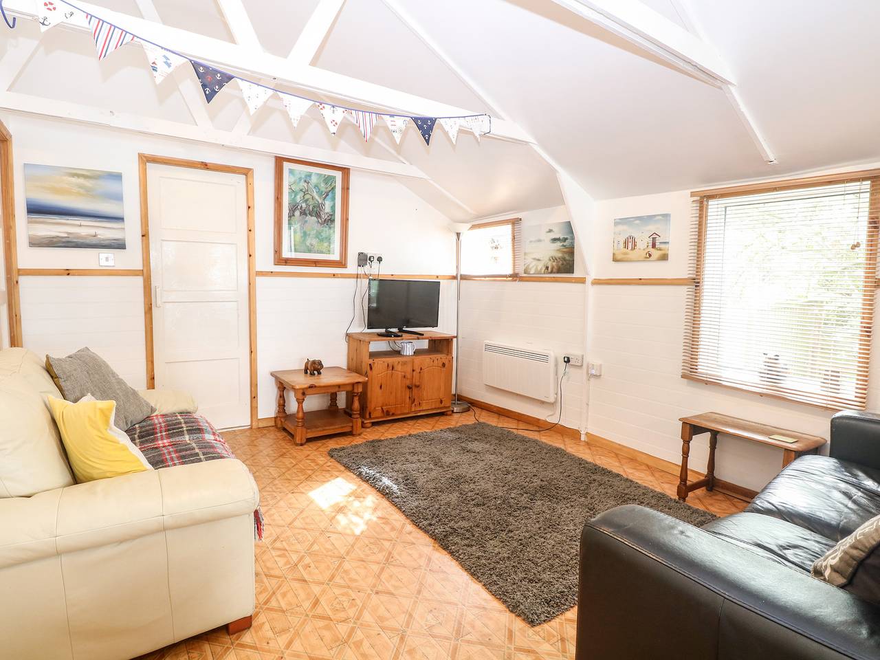 Suzanne's Beach Hut in Broomholm, Norfolk Coast