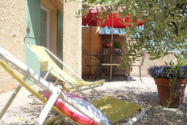 Gîte pour 4 personnes, avec terrasse à Taillades