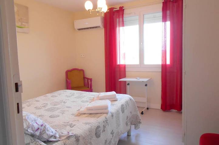 Apartamento entero, Cabaña independiente en la granja en las montañas panorama wifi gratuito in Arette, Béarn