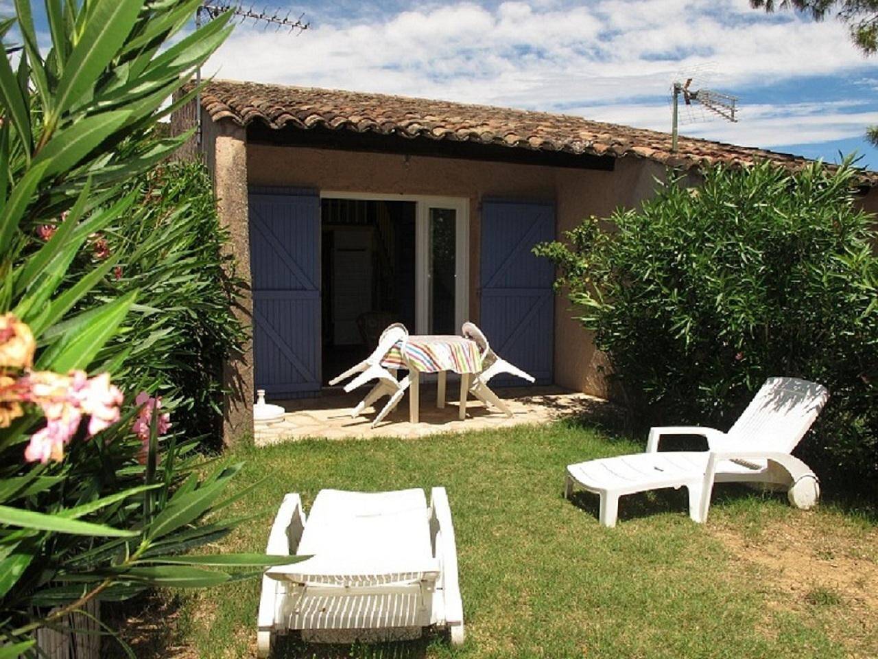 Maison "Location, Piscine, Animaux, Jardin" avec piscine partagée, terrasse privée et Wi-Fi in Lorgues, Région de Draguignan