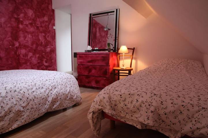 Ganze Wohnung, 100 m2 Wohnung in einem alten Hotel Particulier des achtzehnten Jahrhunderts in Salins-les-Bains, Französischer Jura