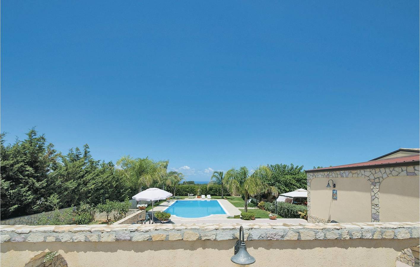 Ganze Ferienwohnung, Gemütliche Wohnung mit Pool & AC in der Nähe des Parkplatzes in Partinico, Palermo Provinz