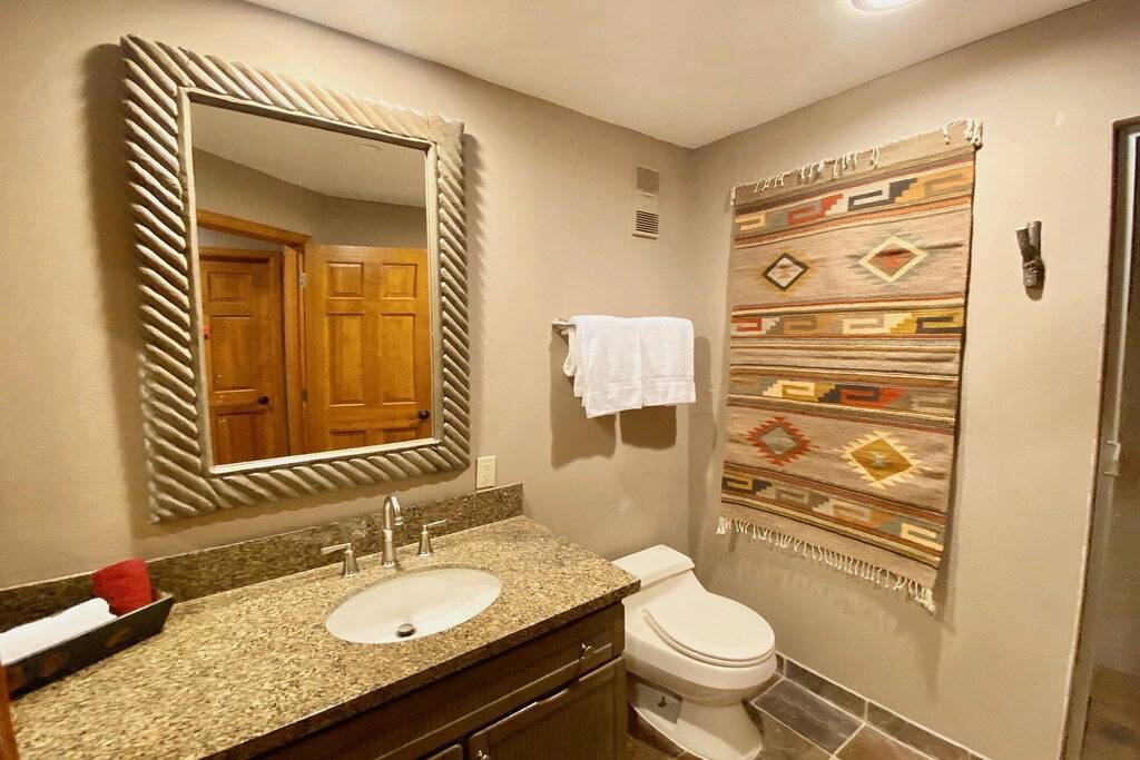 Ganze Wohnung, Kayenta Lodge- Slopeside Condo in the Center of Mountain Village in Mountain Village, Telluride Ski Resort