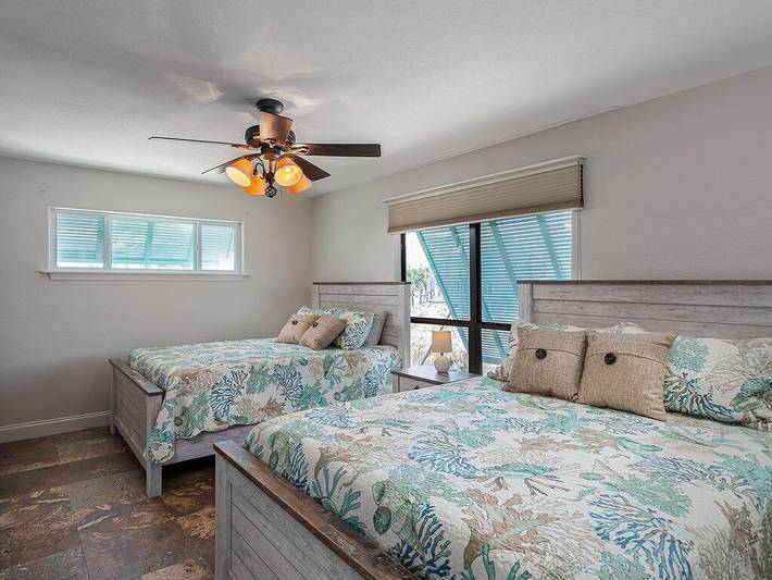 Vacation house for 10 people, with balcony and yard, with pets in Pensacola Beach