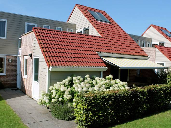 Ferienhaus für 8 Personen, mit Terrasse und Garten sowie Pool in Kortgene