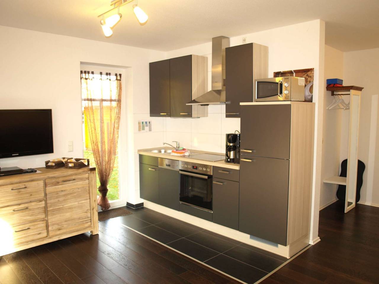 Geheel appartement, Appartement 'Hattermannsweg - Fewo Nordseetraum' met privé terras, privé tuin en Wifi in Norddeich, Norden en omgeving