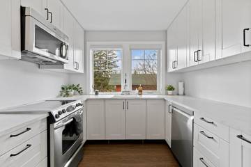 Vacation Rental for 4 Guests in Okotoks, Canadian Rocky Mountains, Picture 2