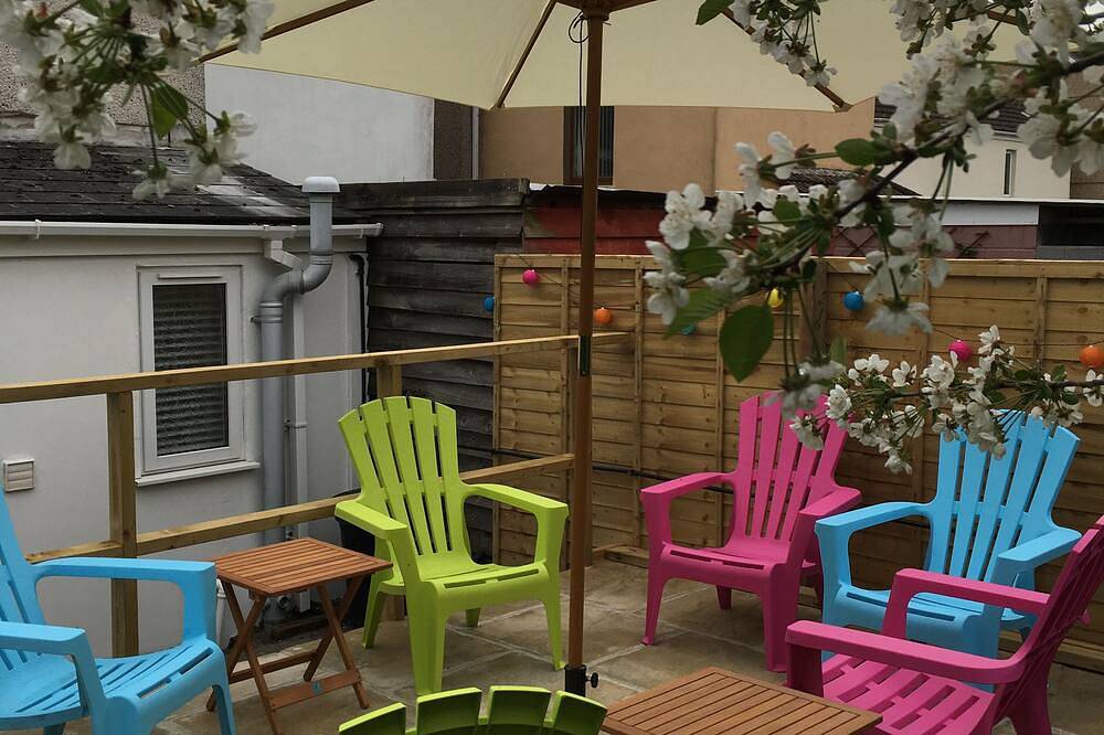 Welcoming family holiday home close to sea, beach,  activities and country park in Burry Port, Carmarthenshire