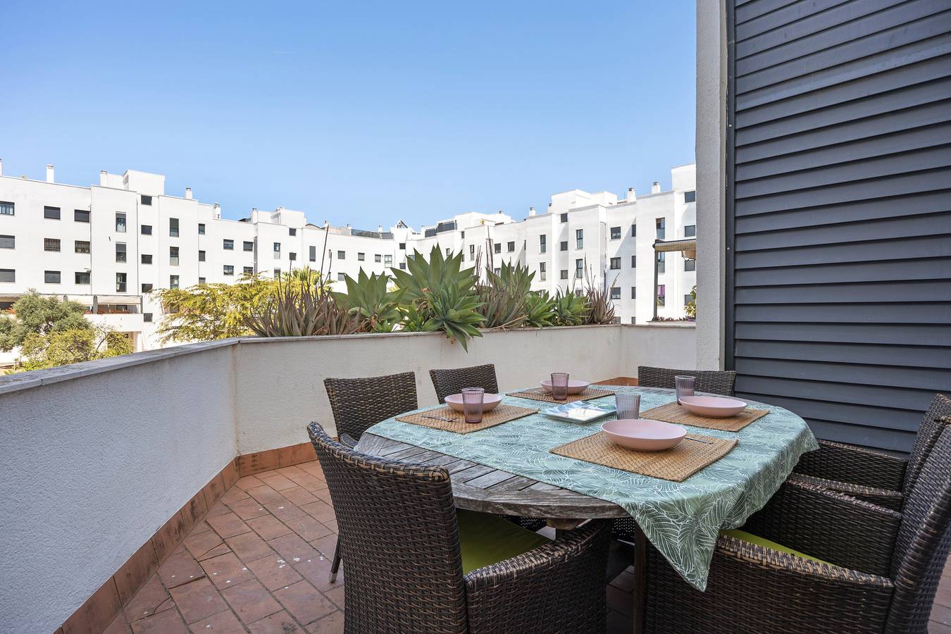 Apartamento entero, Bahia Golf Suites apartamento con vistas a la Bahía de Cádiz con piscina privada y terraza in El Puerto de Santa María, Costa de la Luz